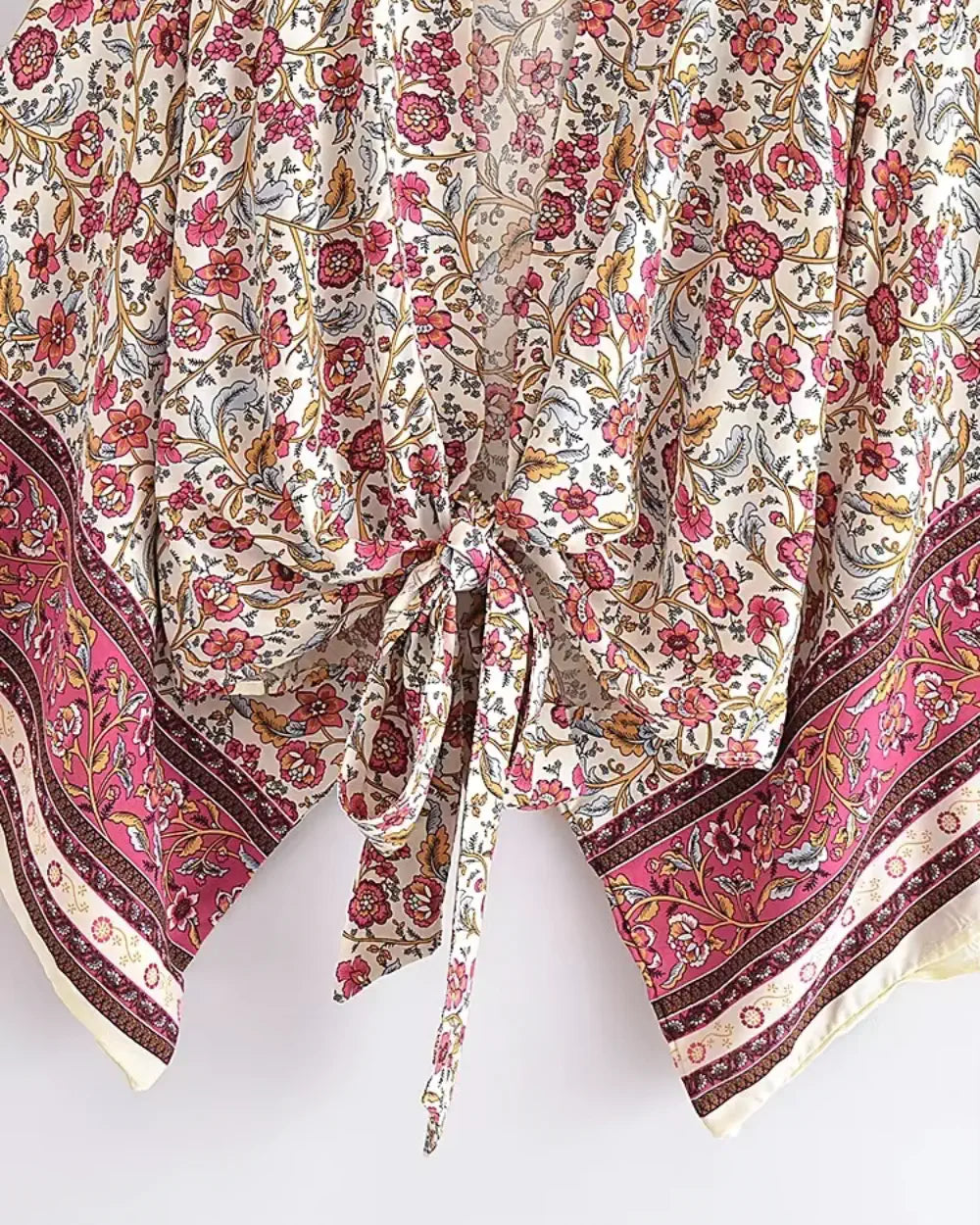 Kimono court beige et rose avec motifs floraux femme Ayaka