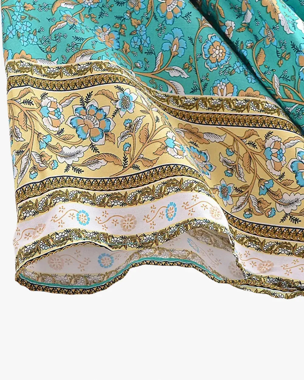 Kimono court bleu dore avec motifs floraux femme Ayaka