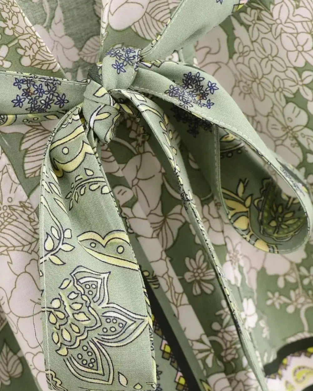 Kimono court femme vert sauge fleuri Wakaba