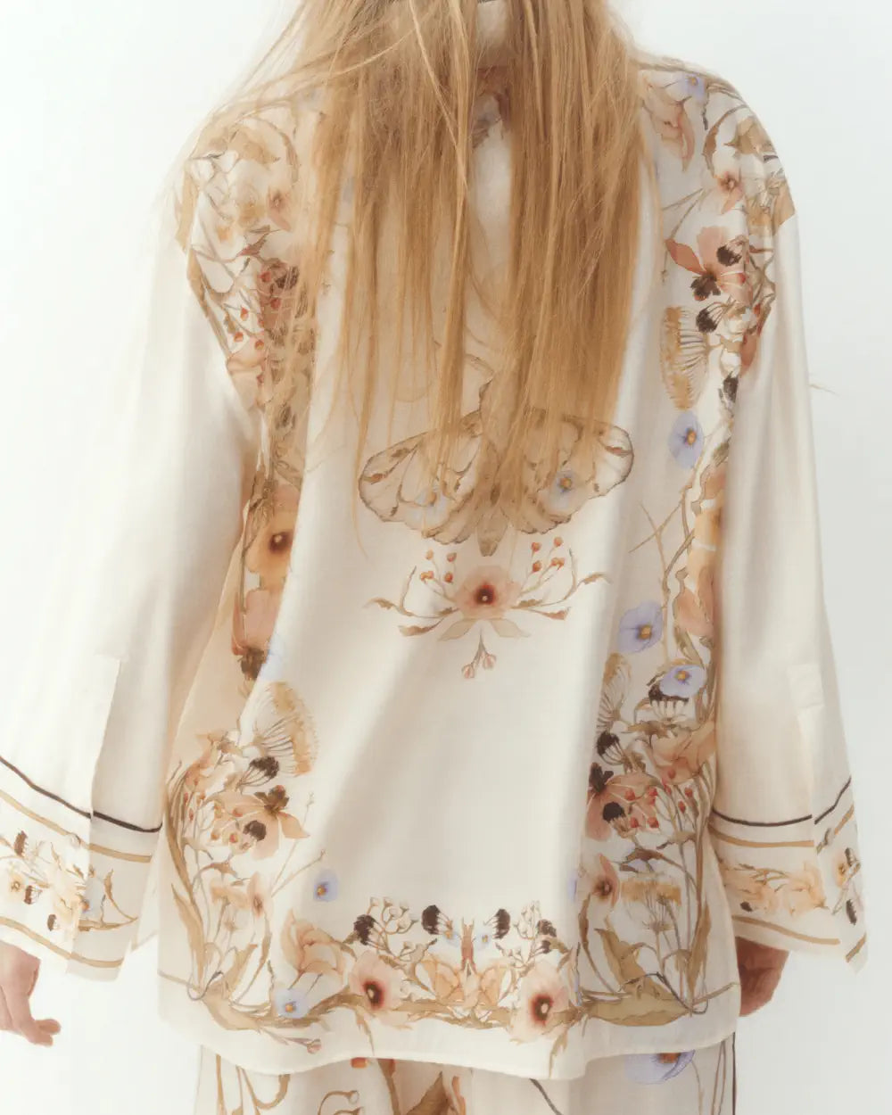 Kimono court japonais beige motif fleurs & scarabee Hotaru