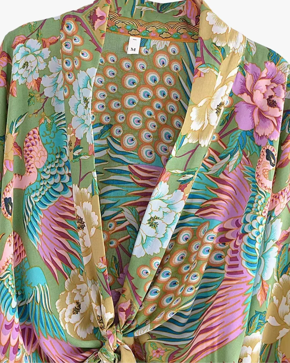 Kimono court vert sauge motifs paon Tsubame