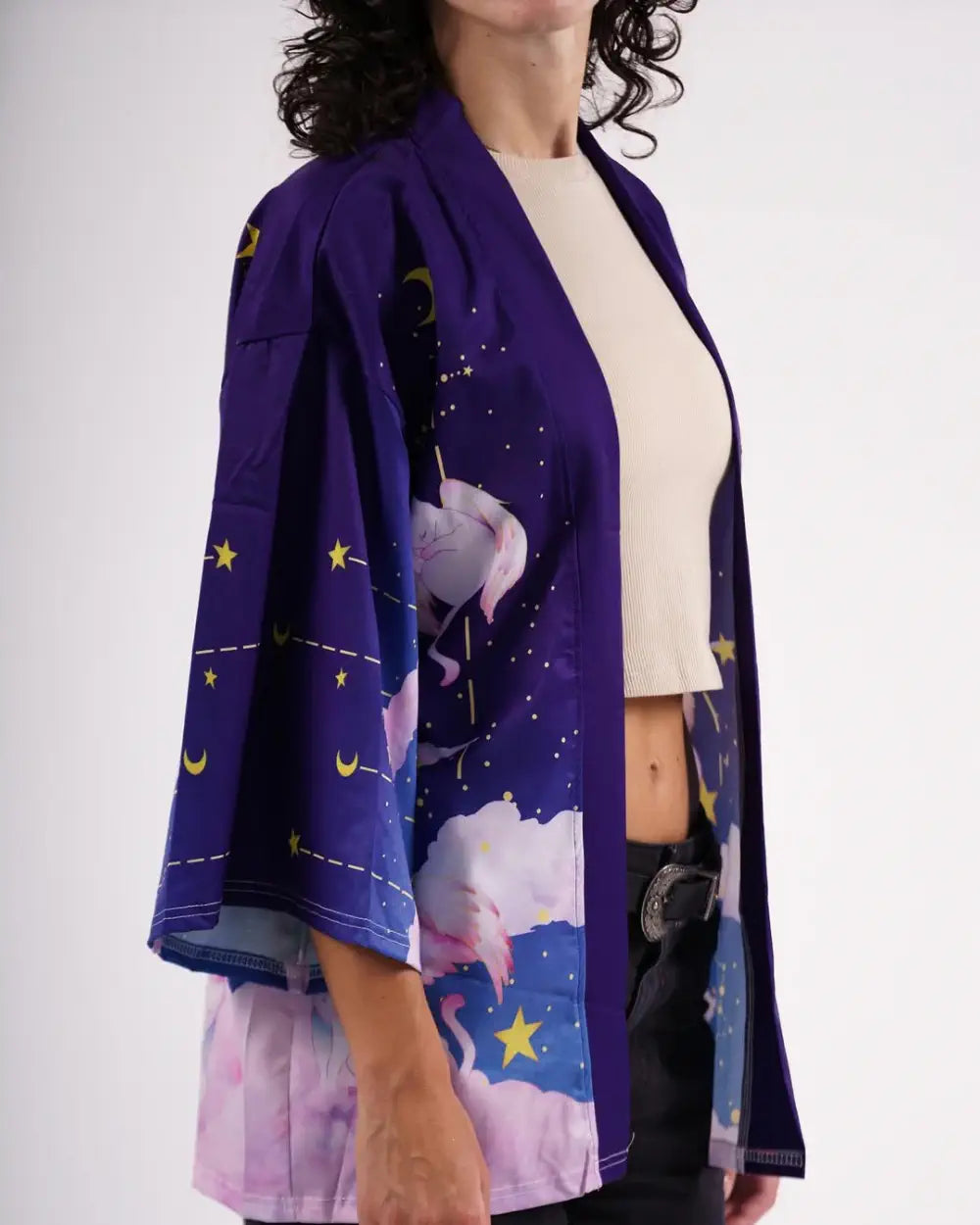 Kimono japonais violet avec motifs chats ailes Yume