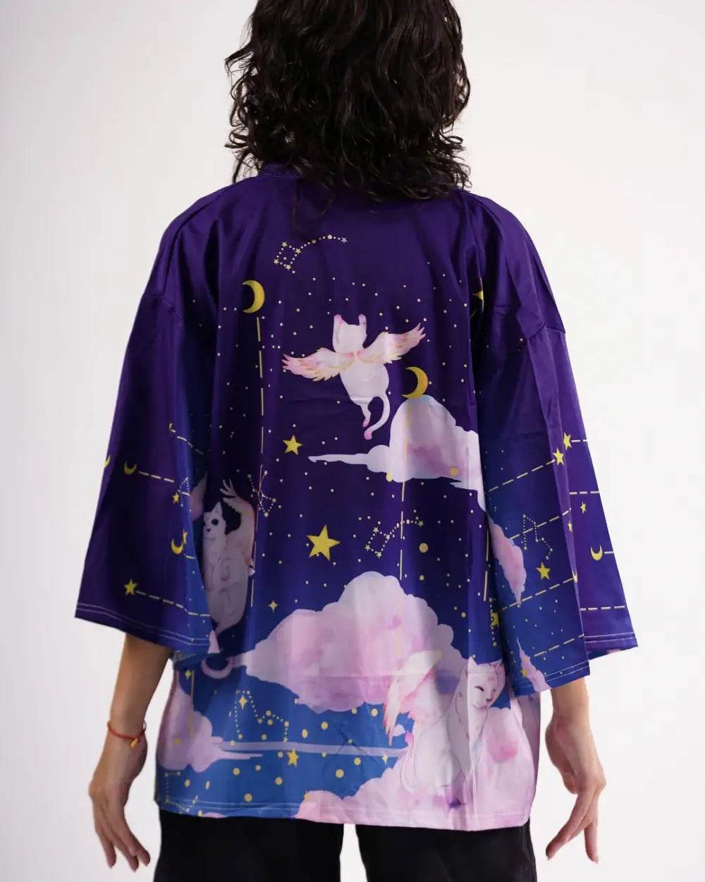 Kimono japonais violet avec motifs chats ailes Yume