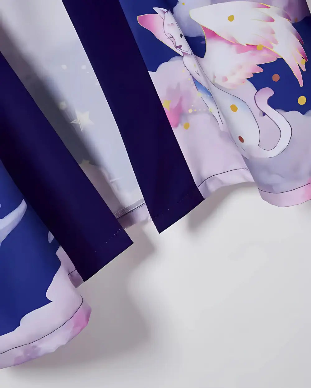 Kimono japonais violet avec motifs chats ailes Yume