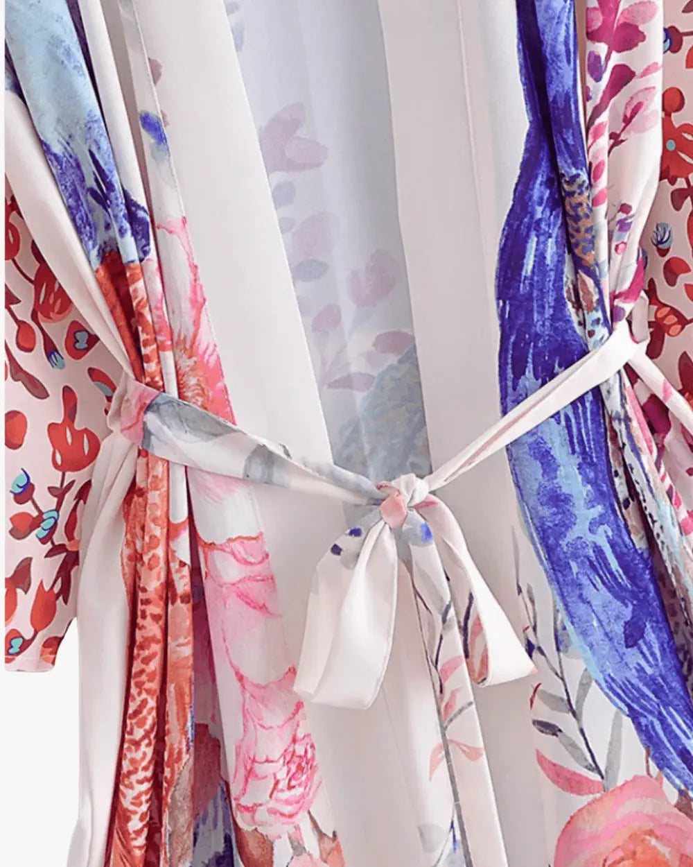 Kimono long blanc femme motif paon et fleurs Hakuchō