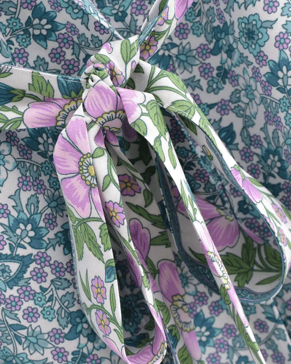 Kimono long bleu avec motifs lilas boheme femme Ayaka