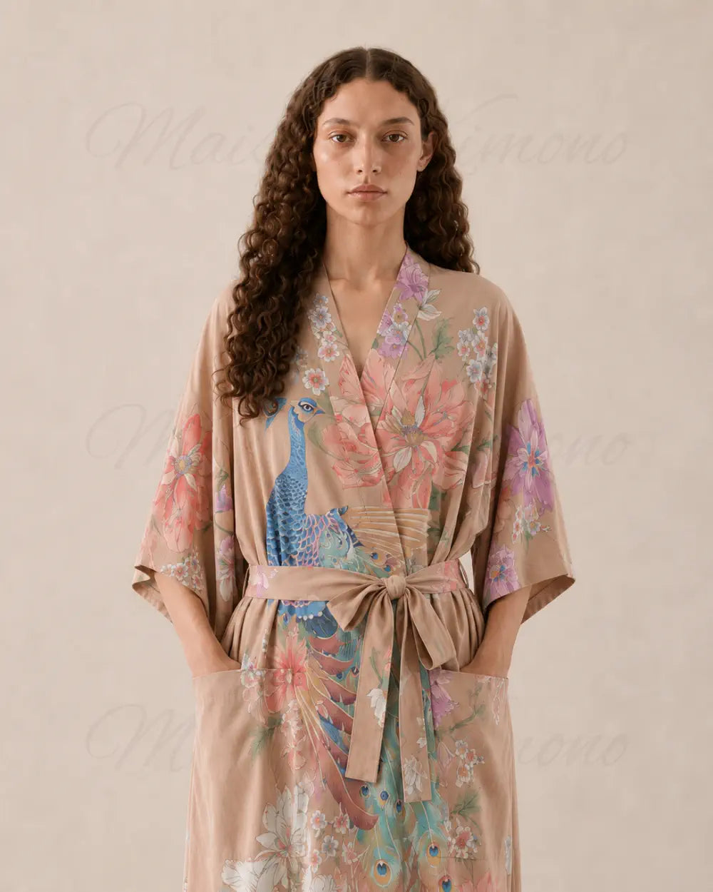 Robe japonaise femme beige fleuri paon
