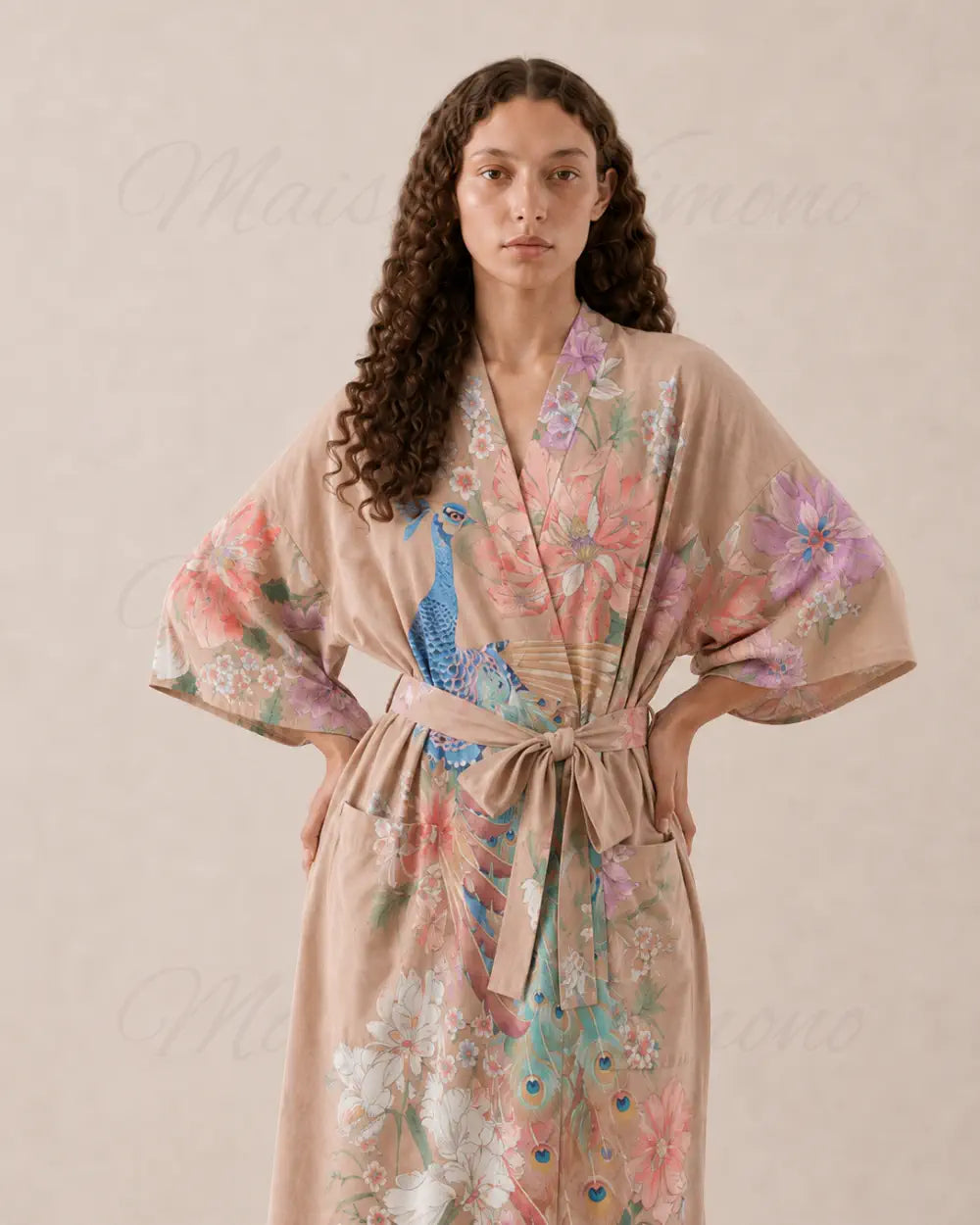 Robe japonaise femme beige fleuri paon