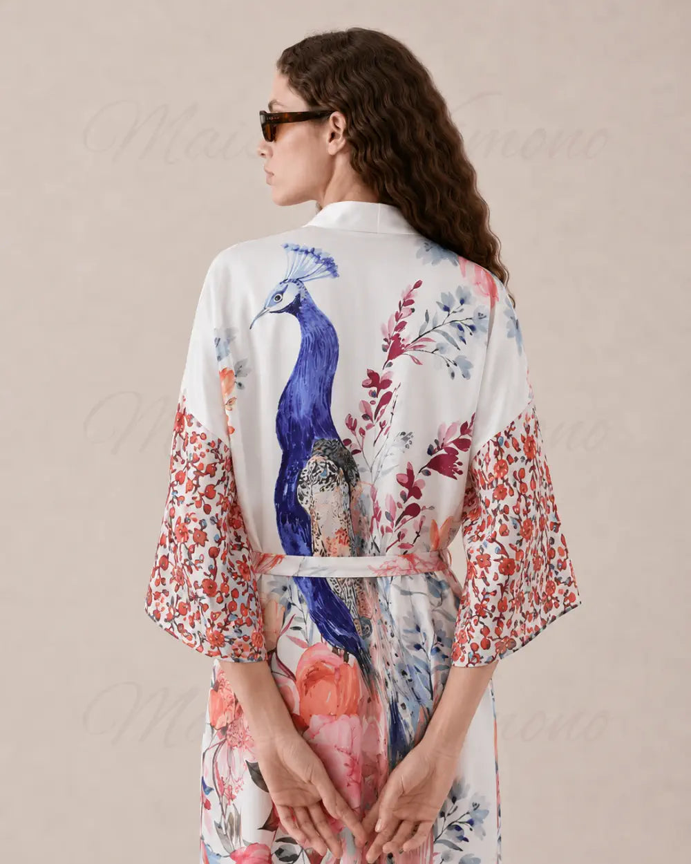 Robe japonaise femme blanche paon fleuri