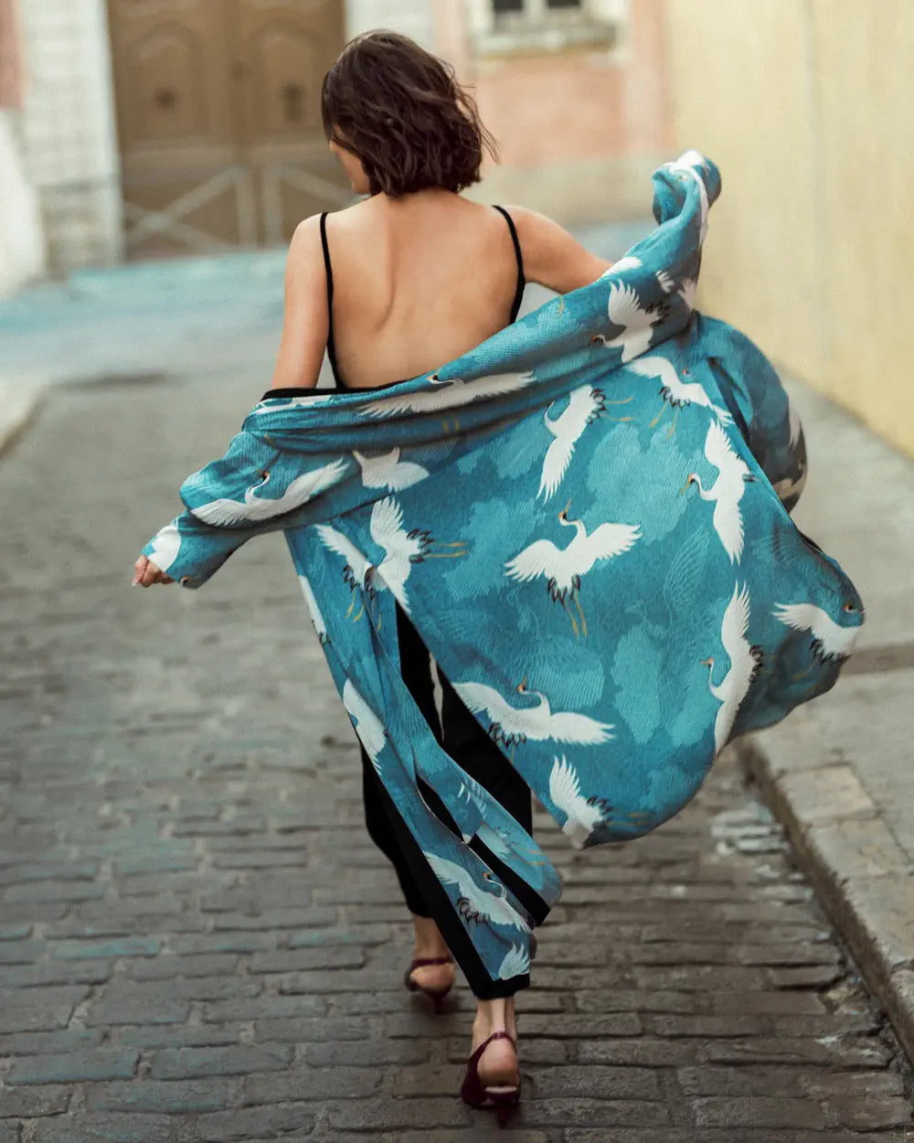 Robe japonaise femme turquoise motifs grues blanches Tsurumi