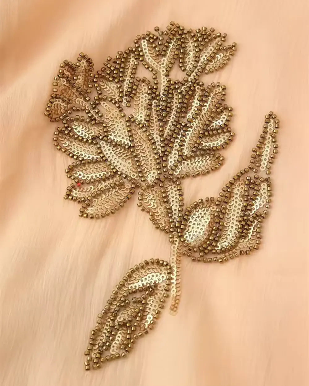 Veste kimono femme beige avec broderies florales dorees Hoshimi