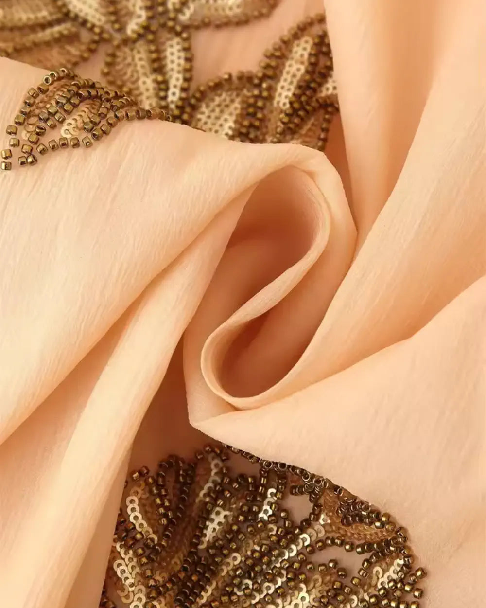 Veste kimono femme beige avec broderies florales dorees Hoshimi