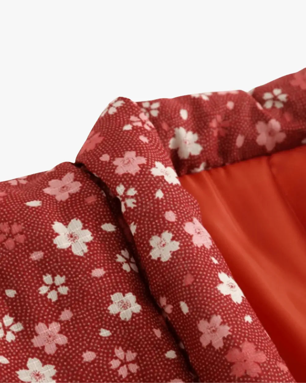 Veste kimono japonaise femme rouge et motifs fleurs Kurenai