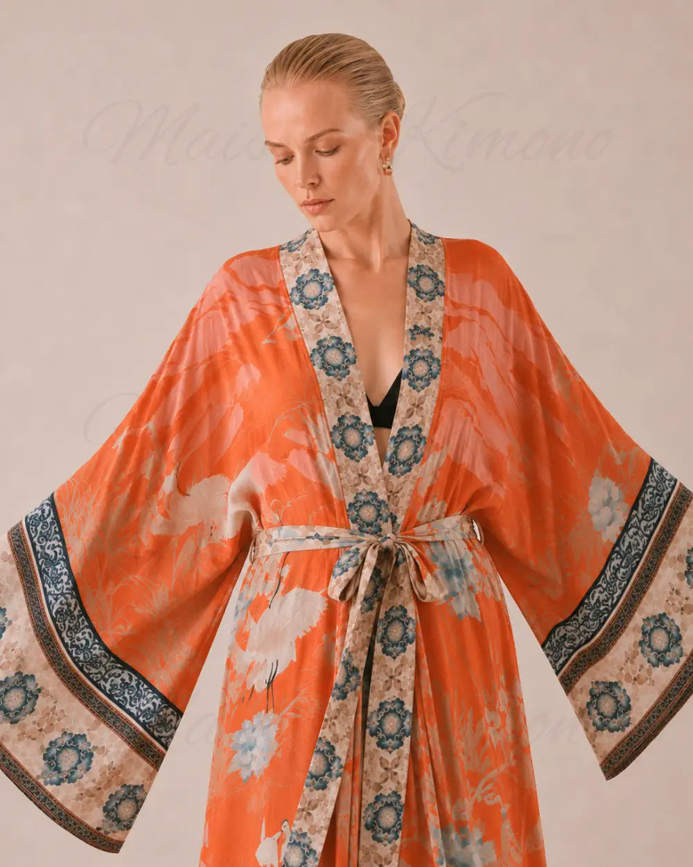 kimono plage femme orange motifs grues style japonais 