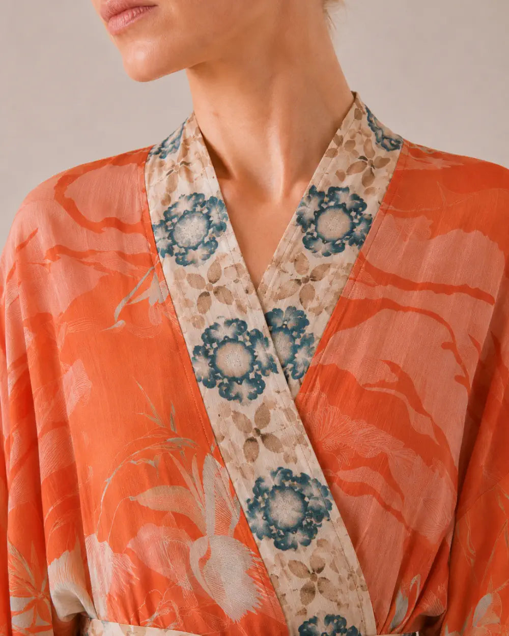 kimono plage femme orange motifs grues style japonais 