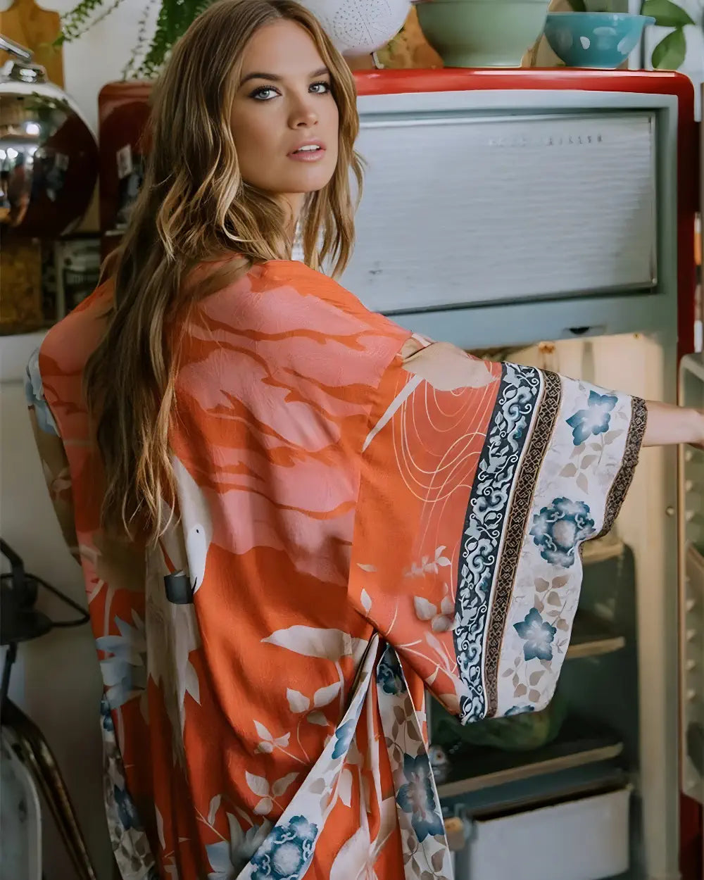kimono plage femme orange motifs grues style japonais 