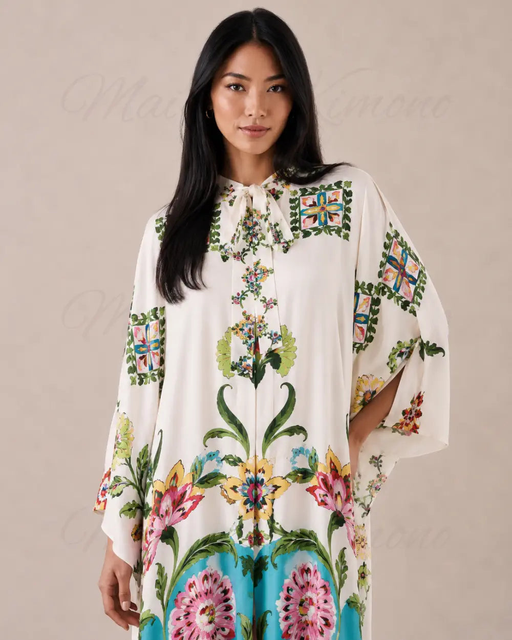 robe japonaise femme blanche motifs floraux
