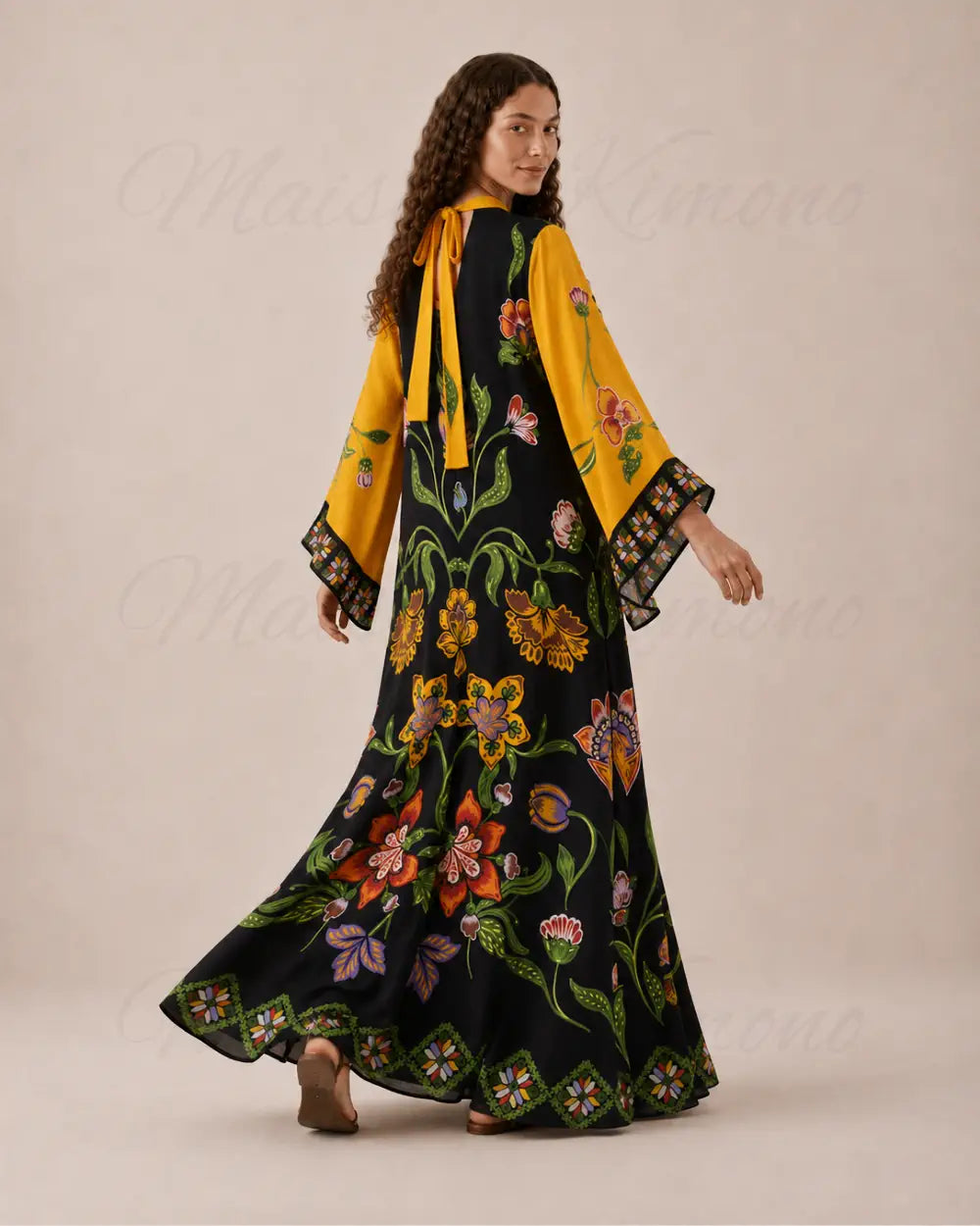 robe japonaise femme jaune noir fleuri