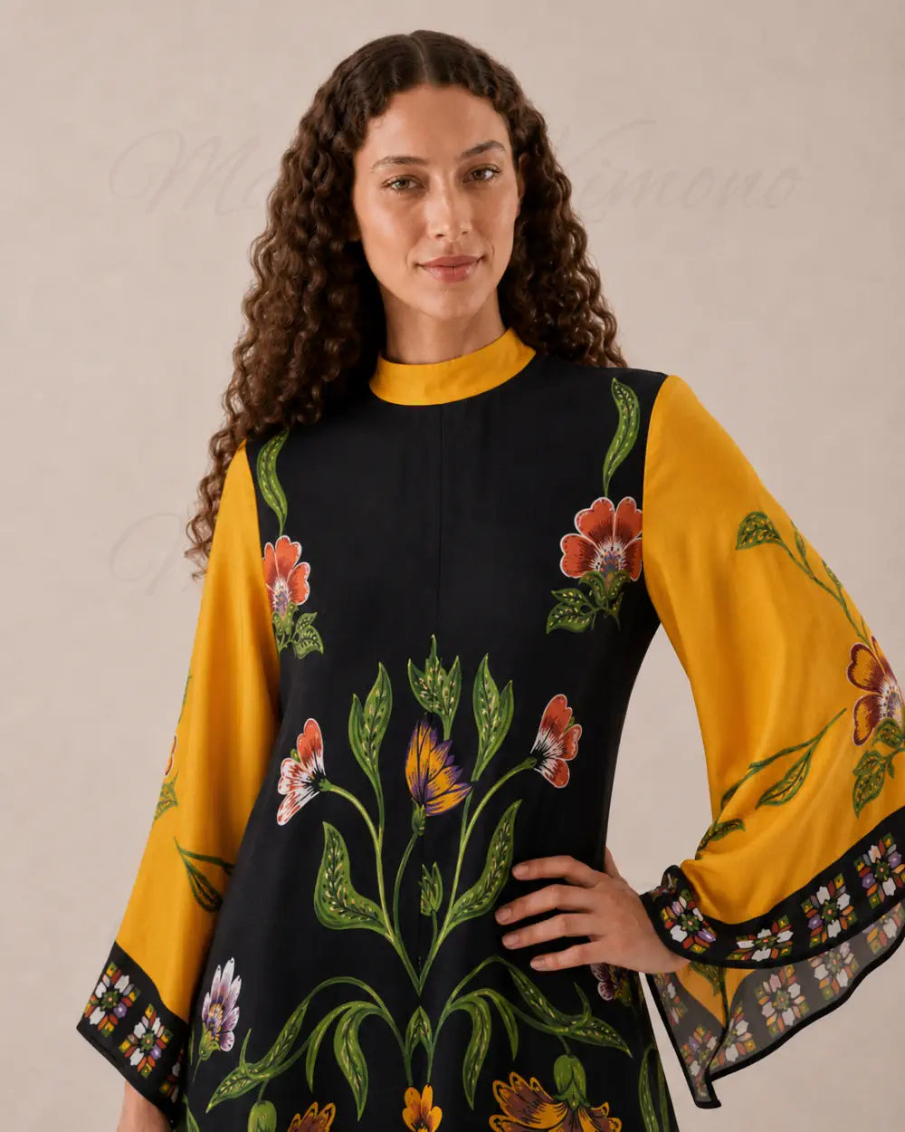 robe japonaise femme jaune noir fleuri