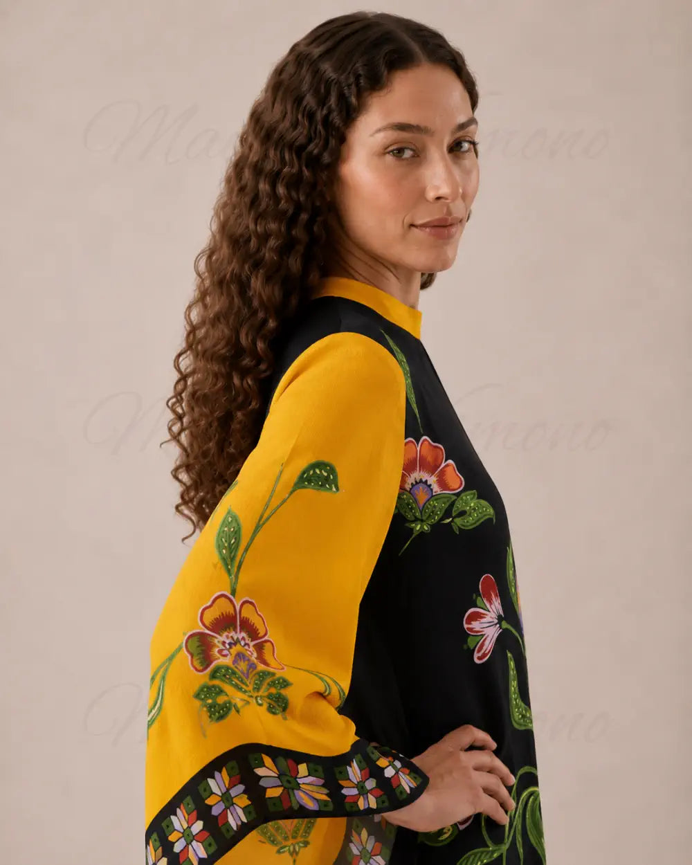 robe japonaise femme jaune noir fleuri