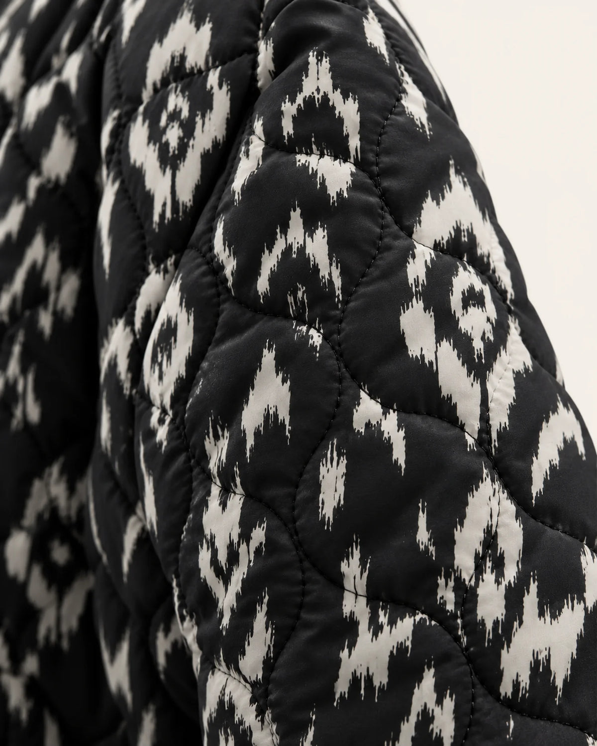 veste kimono femme noir blanc matelassee matelassage