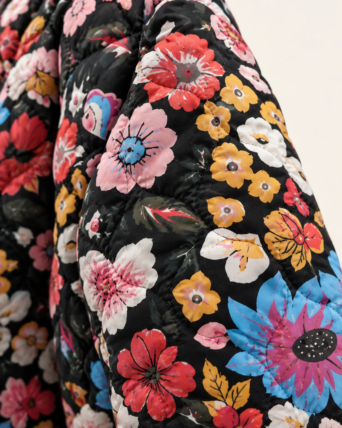 veste kimono femme noir fleuri matelassee matelassage