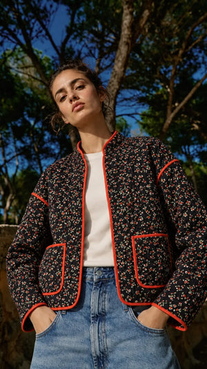 veste kimono femme noire fleurie liseré rouge